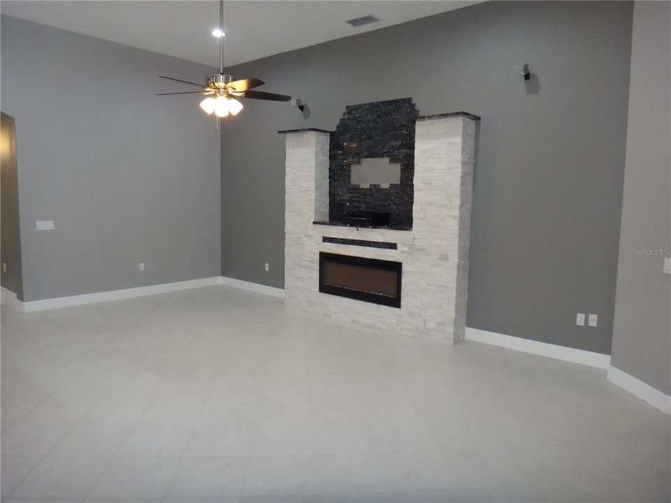 For Rent: $3,750 (2 beds, 2 baths, 2004 Square Feet)