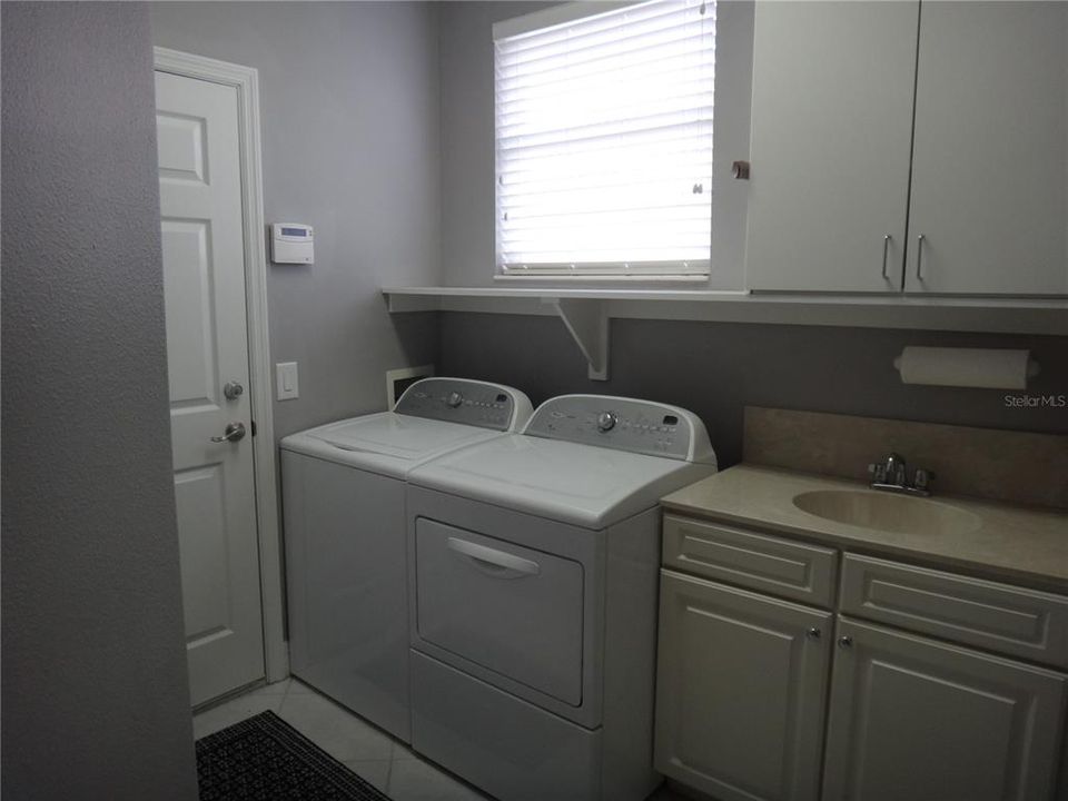 For Rent: $3,750 (2 beds, 2 baths, 2004 Square Feet)