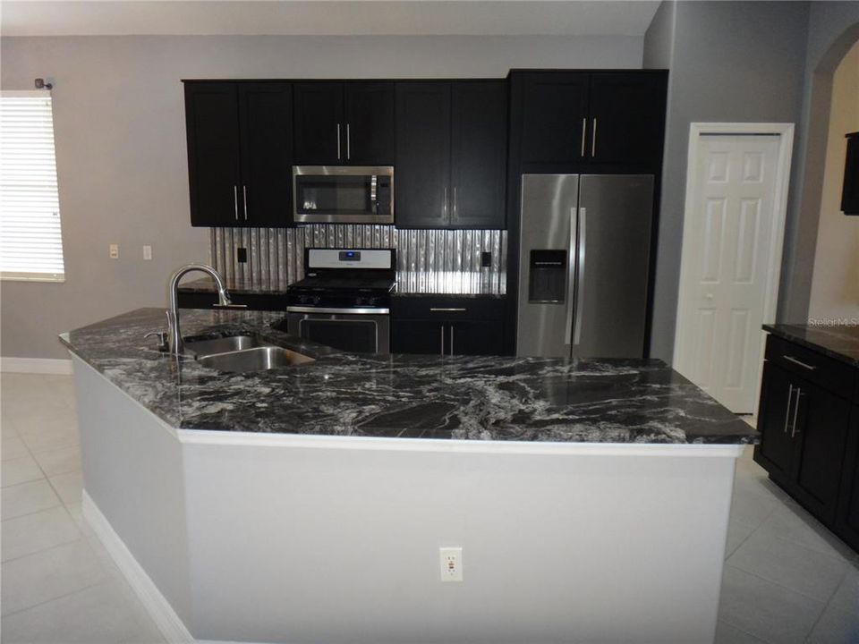 For Rent: $3,750 (2 beds, 2 baths, 2004 Square Feet)