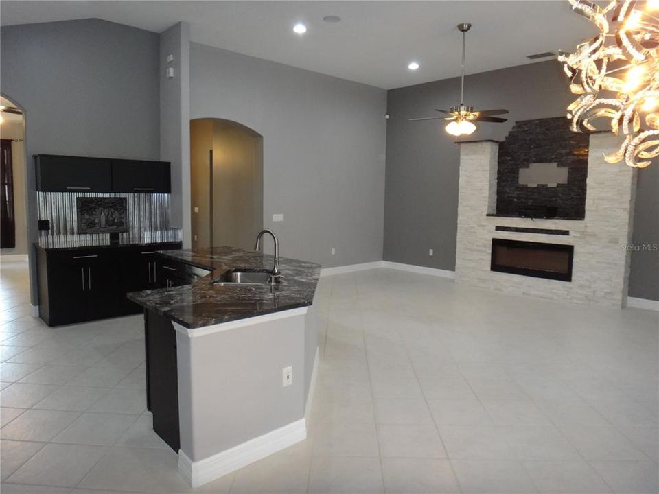 For Rent: $3,750 (2 beds, 2 baths, 2004 Square Feet)