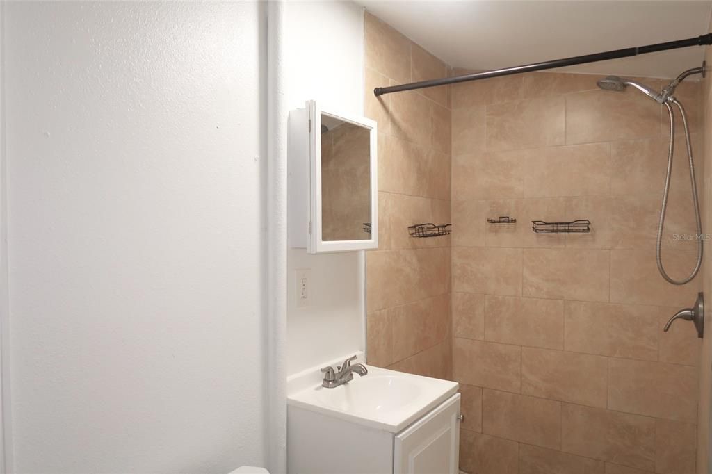 出租: $1,095 (1 贝兹, 1 浴室, 608 平方英尺)