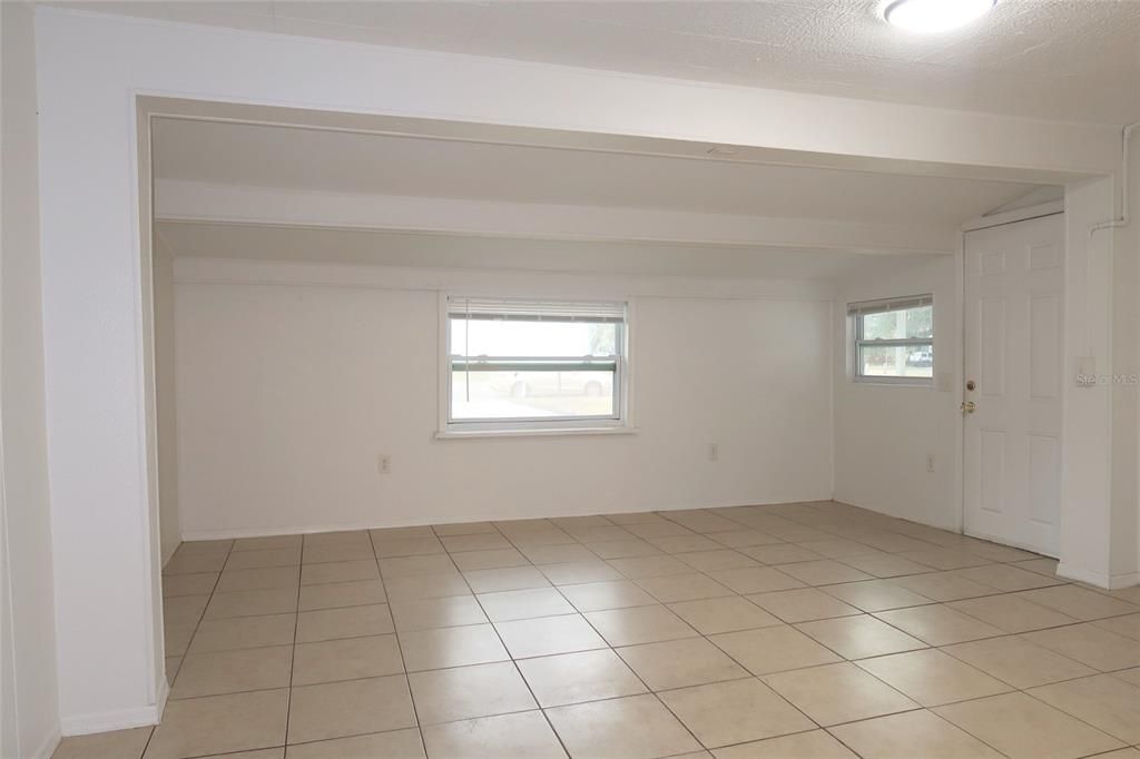 出租: $1,095 (1 贝兹, 1 浴室, 608 平方英尺)