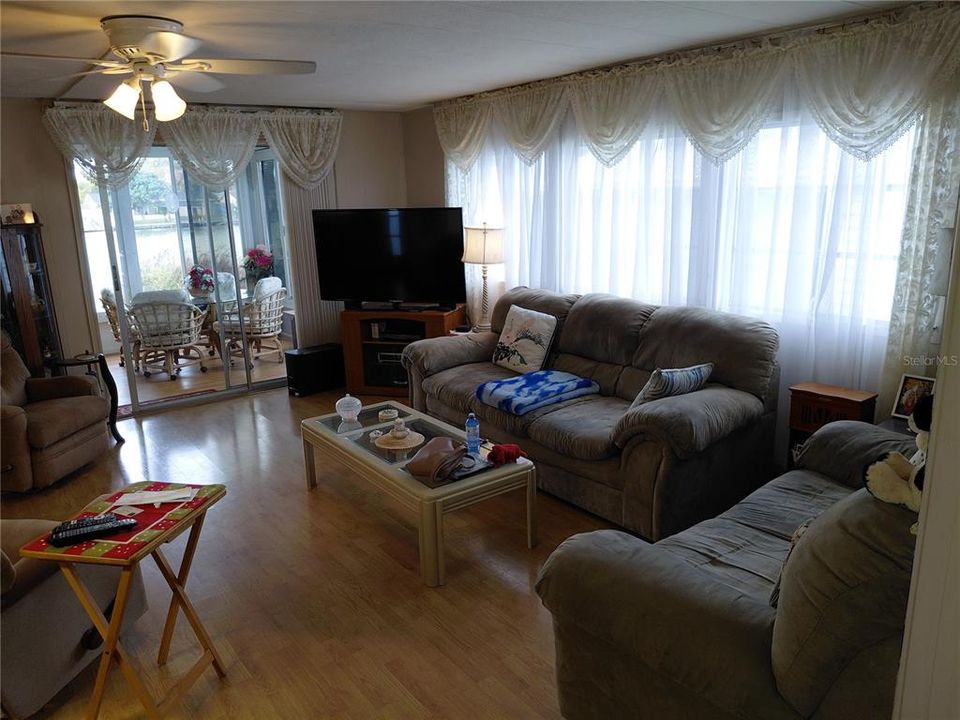 En Venta: $160,000 (2 camas, 2 baños, 984 Pies cuadrados)