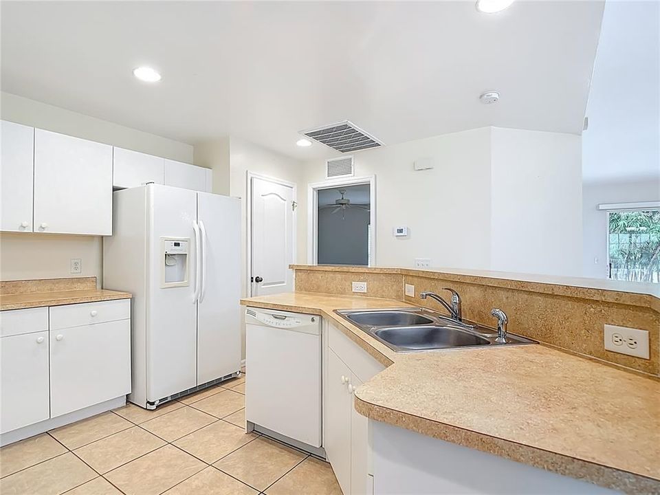 For Sale: $274,999 (3 beds, 2 baths, 1408 Square Feet)