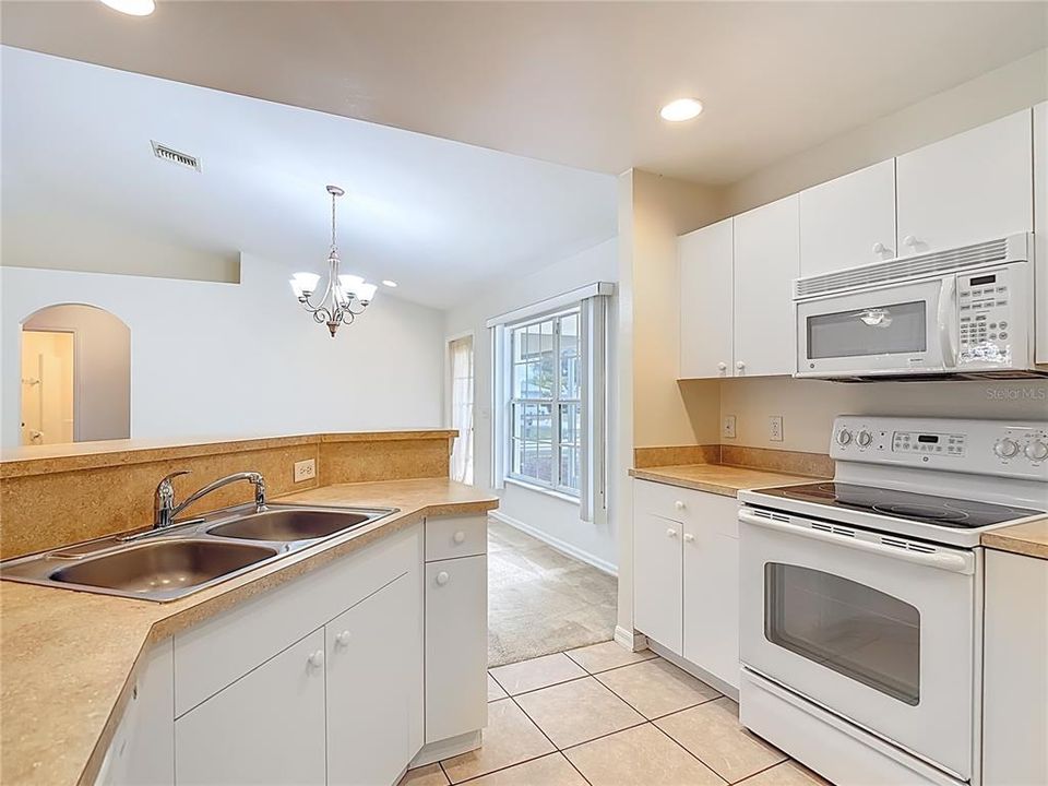 For Sale: $274,999 (3 beds, 2 baths, 1408 Square Feet)