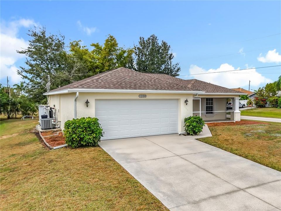 For Sale: $274,999 (3 beds, 2 baths, 1408 Square Feet)