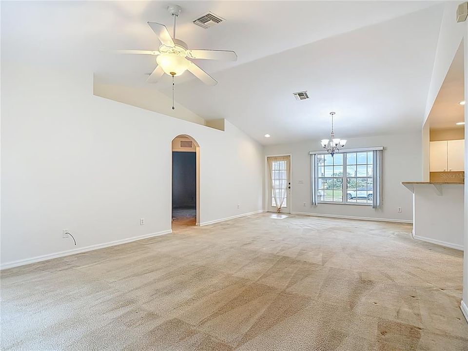 For Sale: $274,999 (3 beds, 2 baths, 1408 Square Feet)