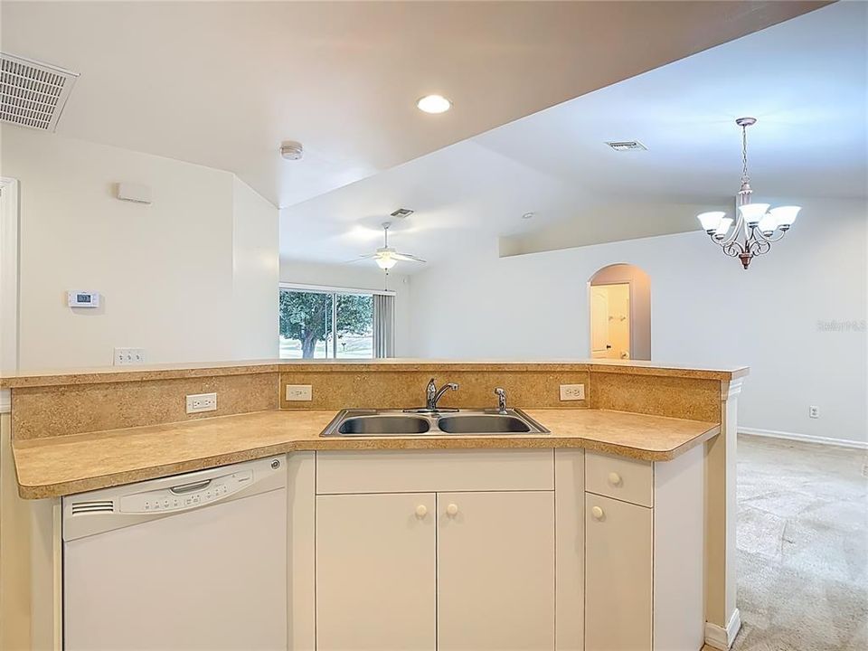 For Sale: $274,999 (3 beds, 2 baths, 1408 Square Feet)