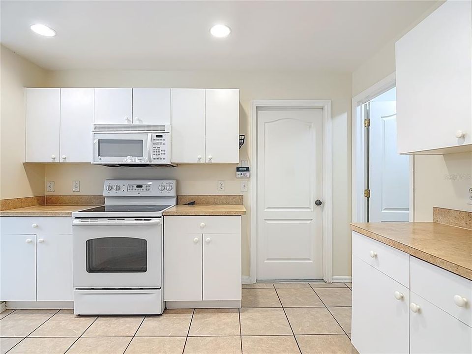 For Sale: $274,999 (3 beds, 2 baths, 1408 Square Feet)