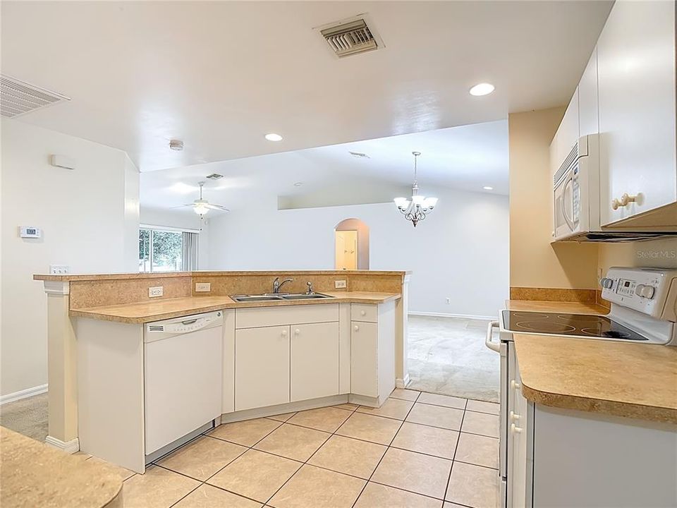 For Sale: $274,999 (3 beds, 2 baths, 1408 Square Feet)