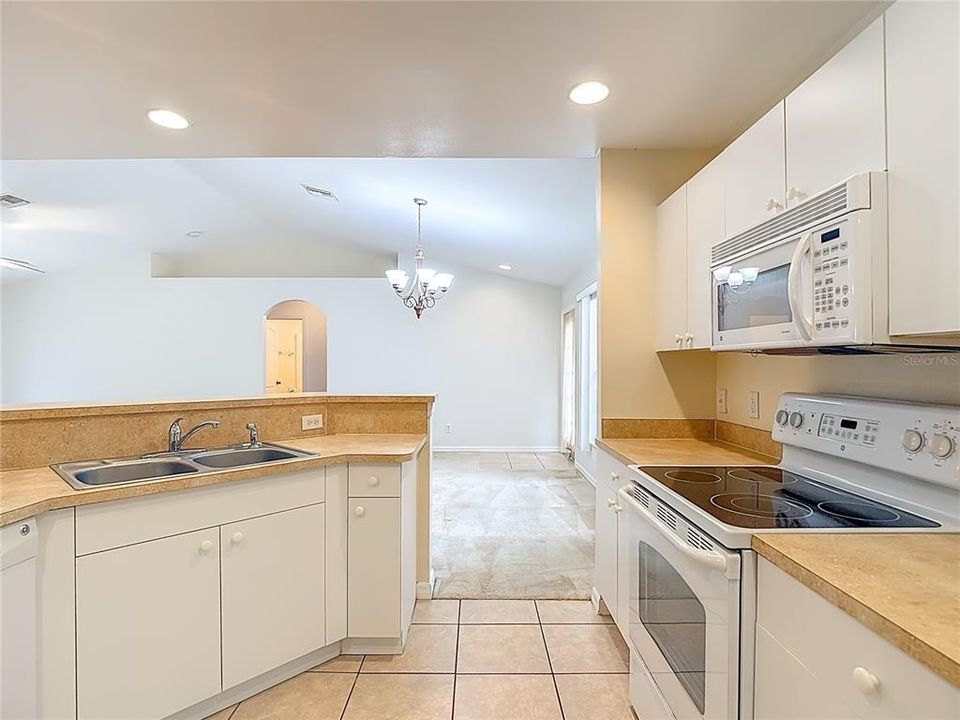 For Sale: $274,999 (3 beds, 2 baths, 1408 Square Feet)