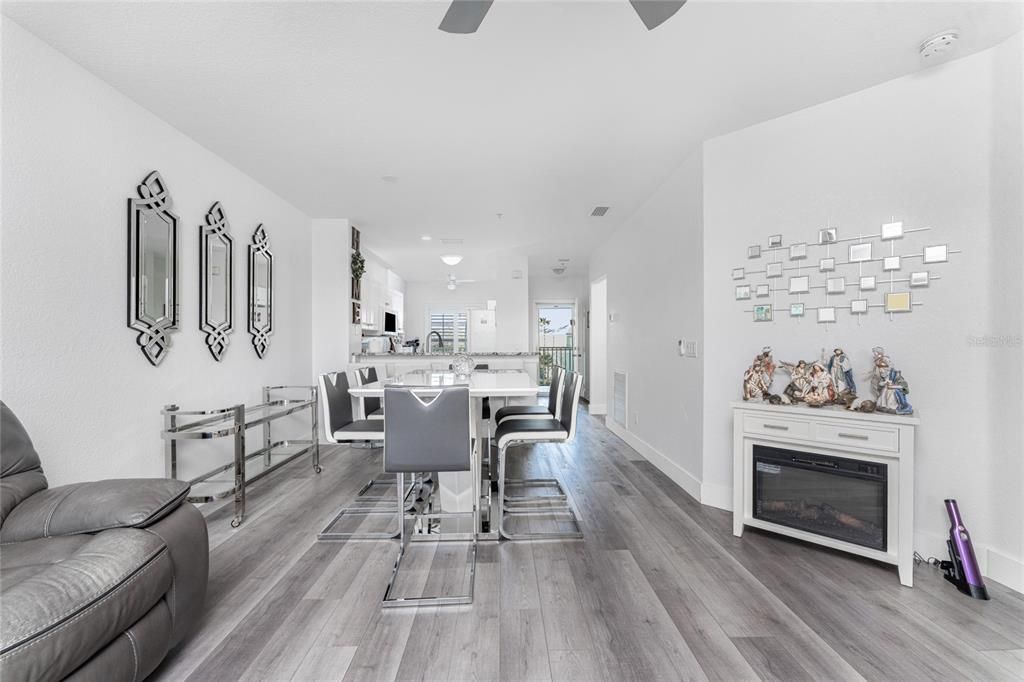 待售: $159,000 (2 贝兹, 2 浴室, 996 平方英尺)