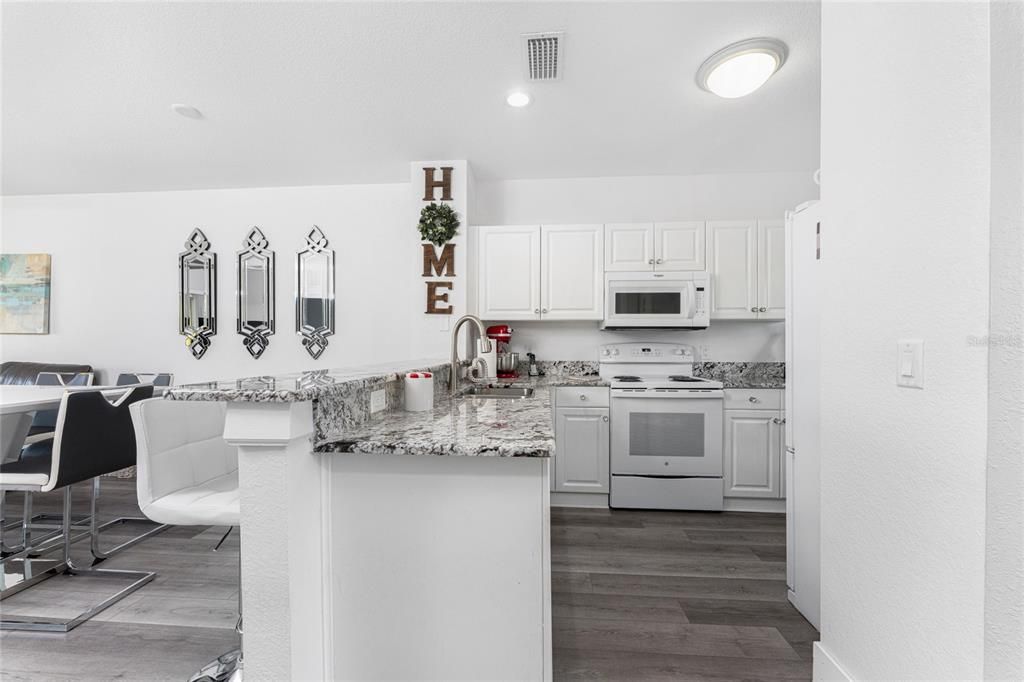 待售: $159,000 (2 贝兹, 2 浴室, 996 平方英尺)