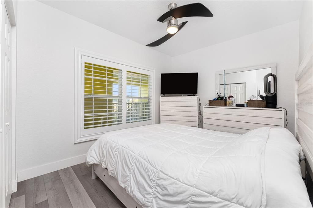 待售: $159,000 (2 贝兹, 2 浴室, 996 平方英尺)