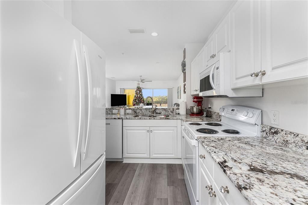 待售: $159,000 (2 贝兹, 2 浴室, 996 平方英尺)