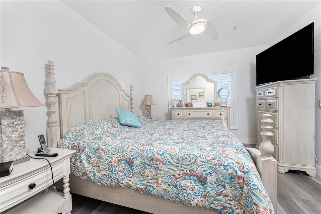 待售: $159,000 (2 贝兹, 2 浴室, 996 平方英尺)