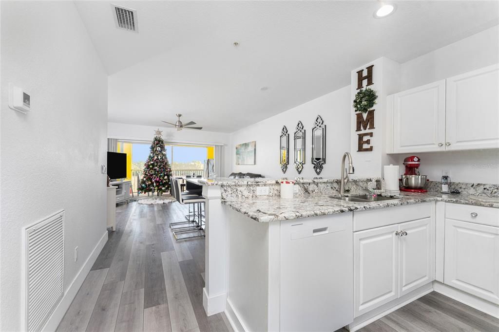 待售: $159,000 (2 贝兹, 2 浴室, 996 平方英尺)