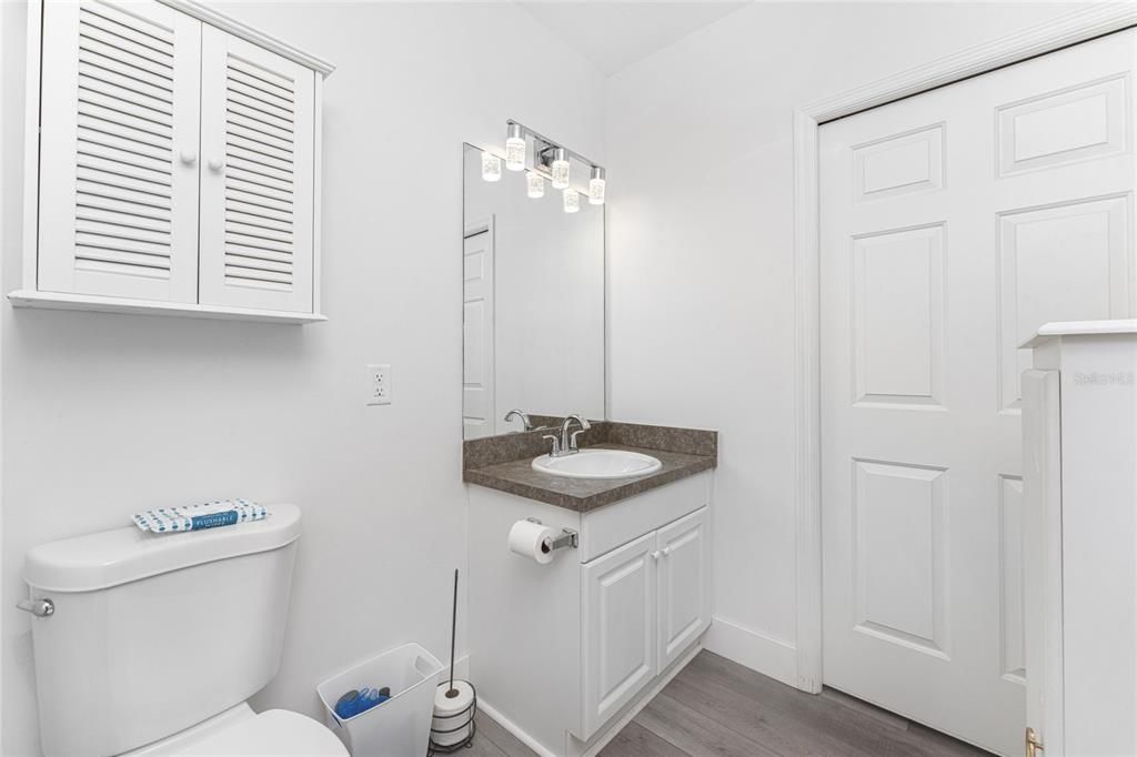 待售: $159,000 (2 贝兹, 2 浴室, 996 平方英尺)