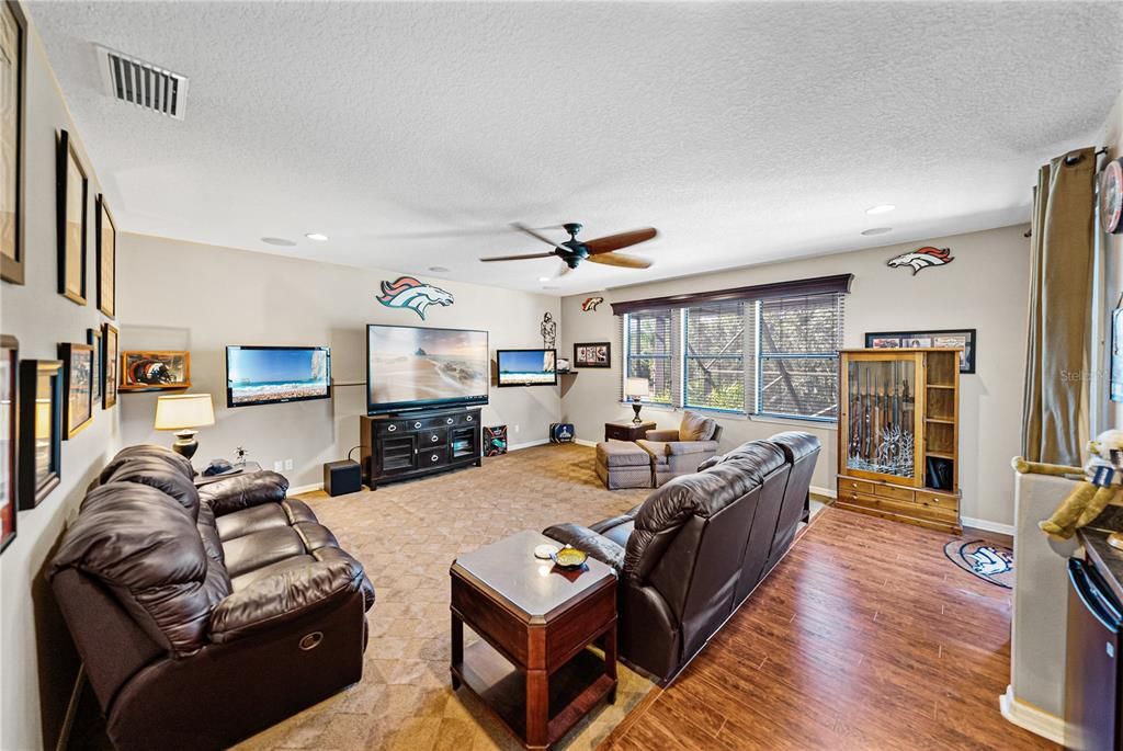 En Venta: $675,000 (6 camas, 4 baños, 4298 Pies cuadrados)