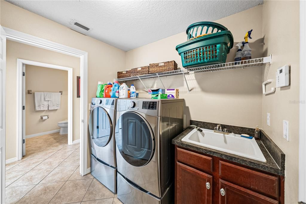 En Venta: $675,000 (6 camas, 4 baños, 4298 Pies cuadrados)