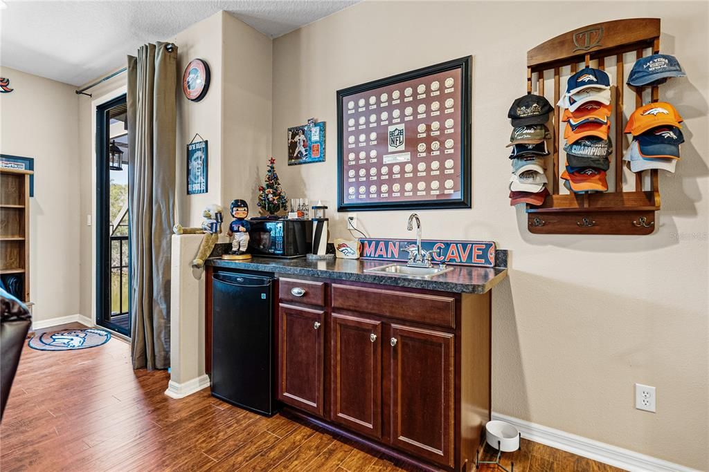 En Venta: $675,000 (6 camas, 4 baños, 4298 Pies cuadrados)