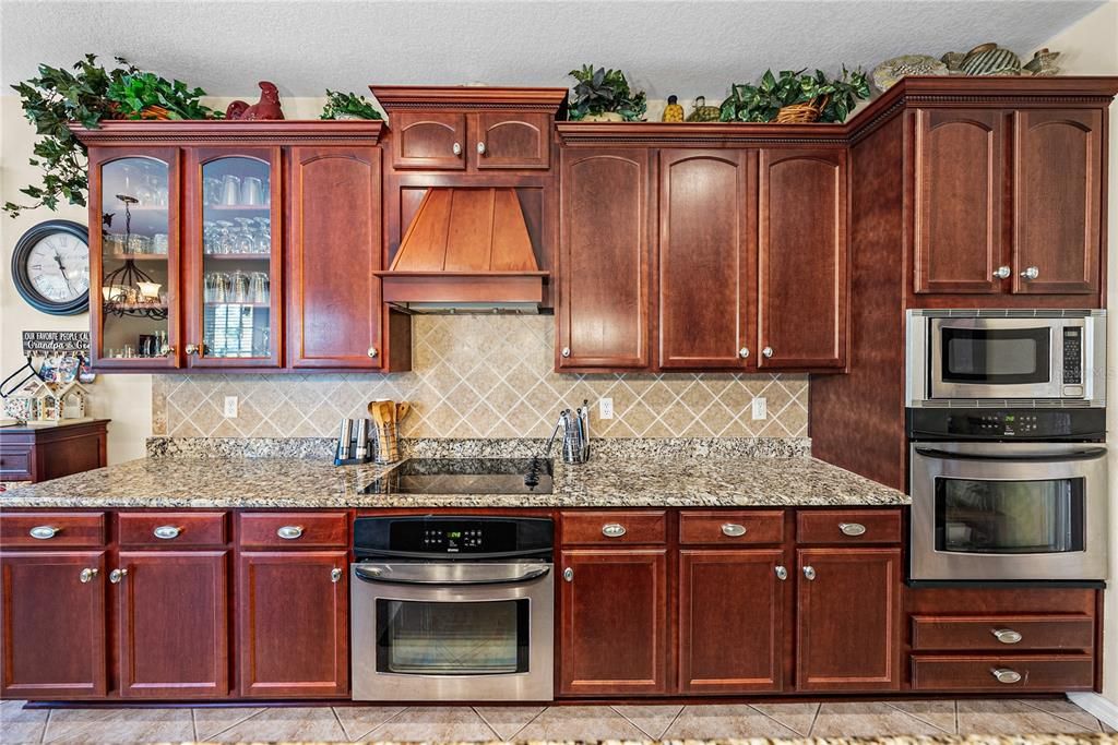 En Venta: $675,000 (6 camas, 4 baños, 4298 Pies cuadrados)