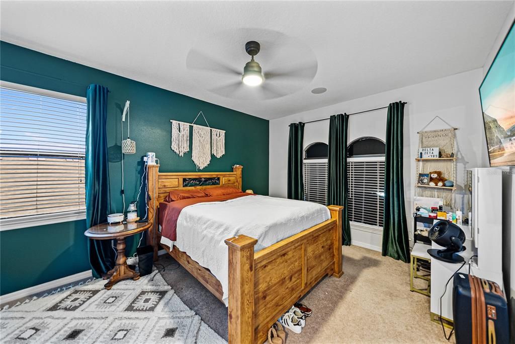 En Venta: $675,000 (6 camas, 4 baños, 4298 Pies cuadrados)