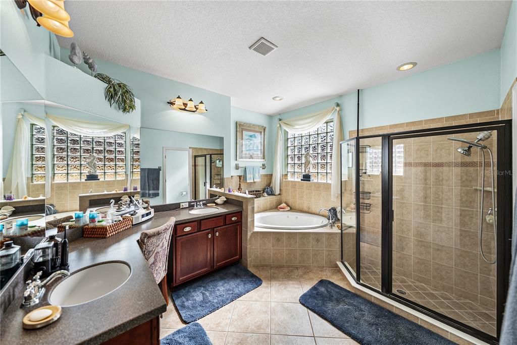 En Venta: $675,000 (6 camas, 4 baños, 4298 Pies cuadrados)