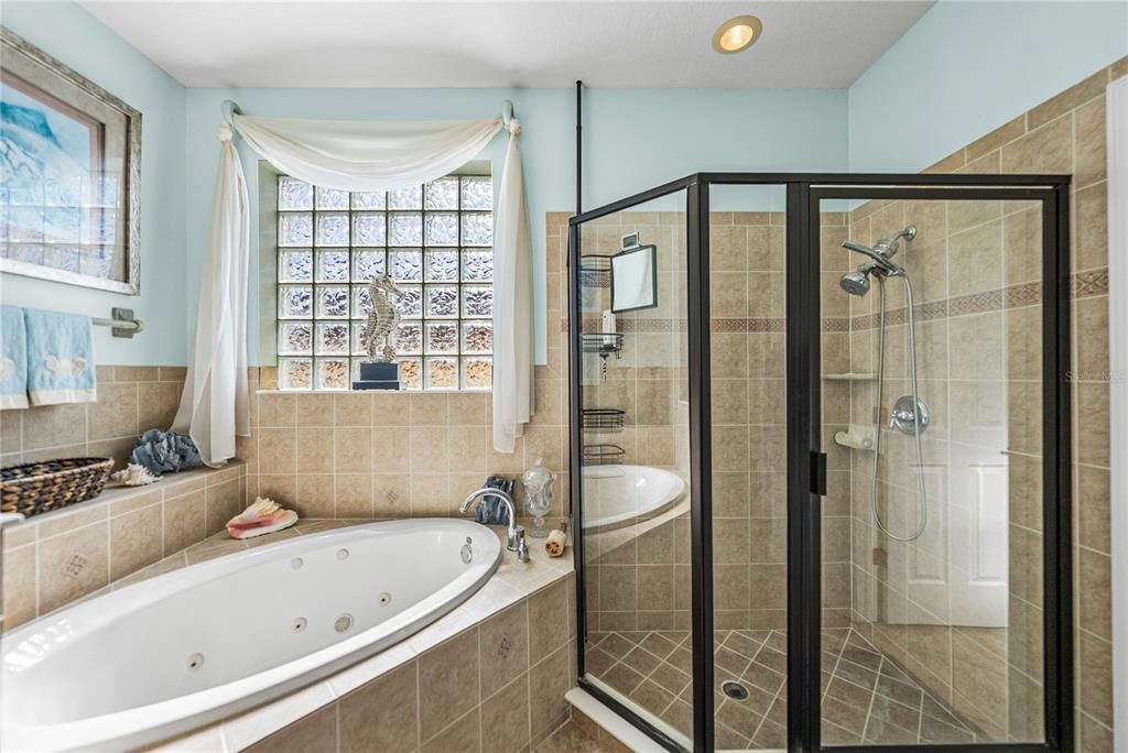 En Venta: $675,000 (6 camas, 4 baños, 4298 Pies cuadrados)