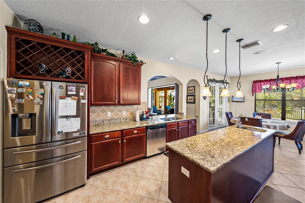 En Venta: $675,000 (6 camas, 4 baños, 4298 Pies cuadrados)