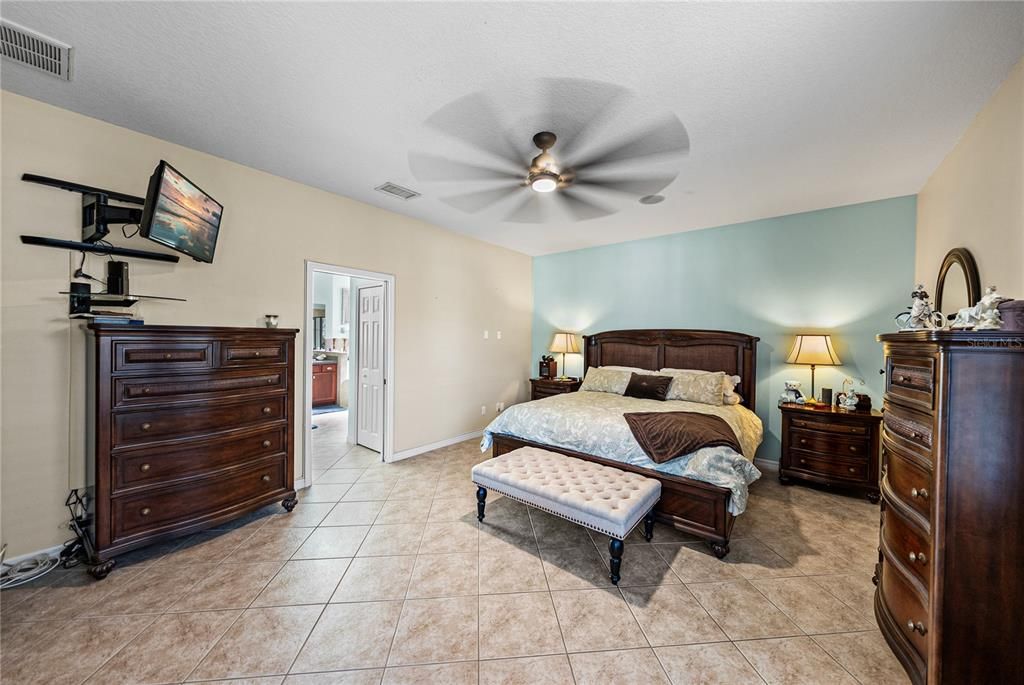 En Venta: $675,000 (6 camas, 4 baños, 4298 Pies cuadrados)