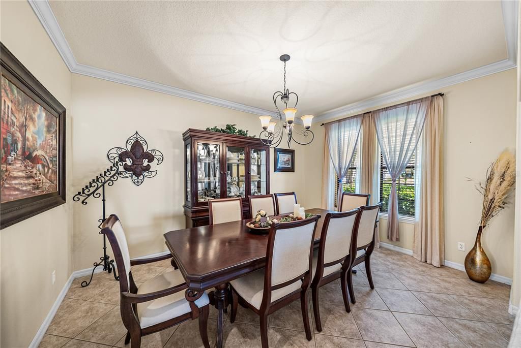 En Venta: $675,000 (6 camas, 4 baños, 4298 Pies cuadrados)