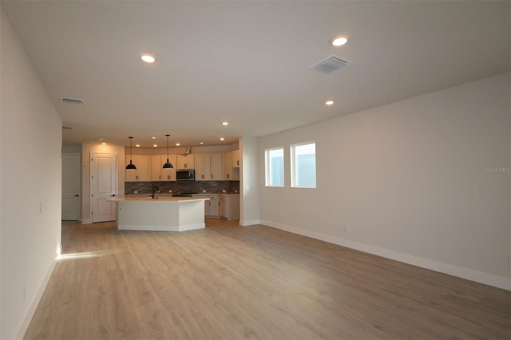 На продажу: $530,330 (4 спален, 2 ванн, 2411 Квадратных фут)