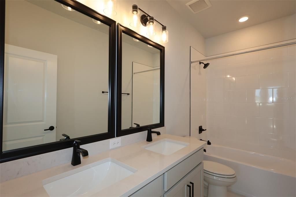 На продажу: $530,330 (4 спален, 2 ванн, 2411 Квадратных фут)