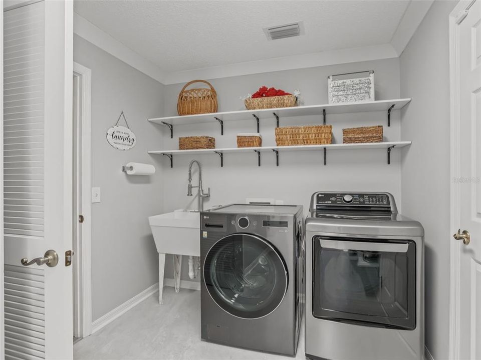 For Sale: $469,000 (3 beds, 2 baths, 2061 Square Feet)