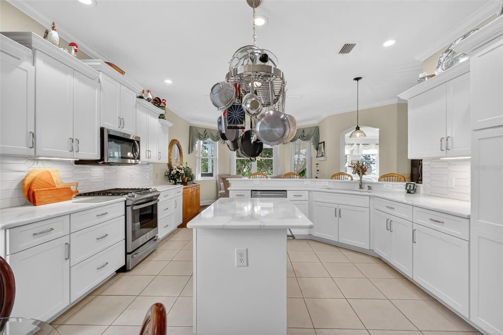 На продажу: $550,000 (3 спален, 2 ванн, 2400 Квадратных фут)