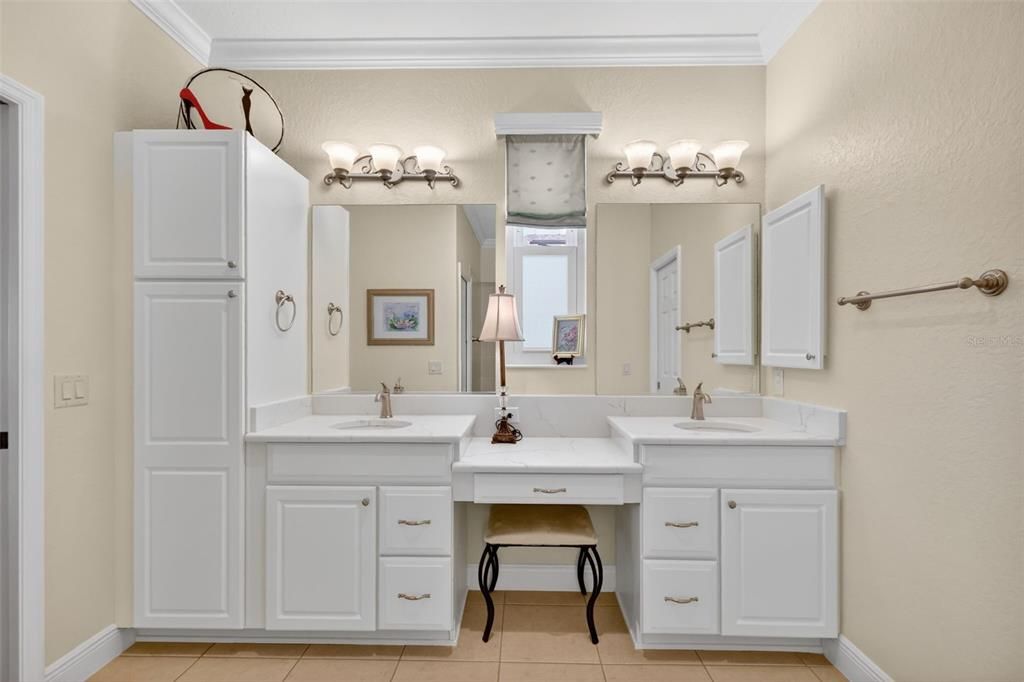 На продажу: $550,000 (3 спален, 2 ванн, 2400 Квадратных фут)