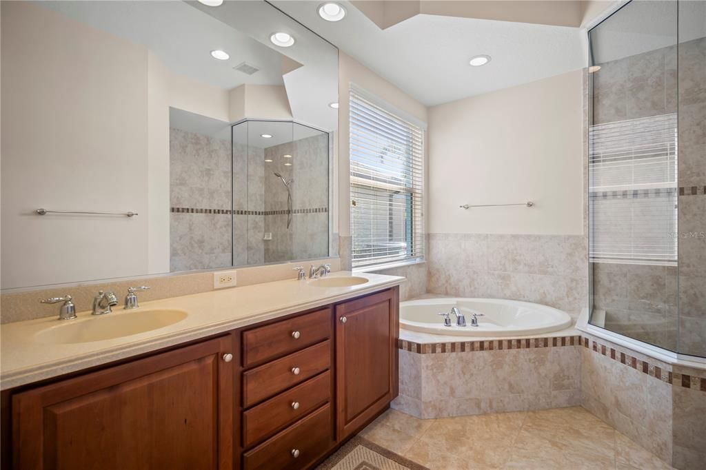 待售: $545,000 (3 贝兹, 2 浴室, 2073 平方英尺)