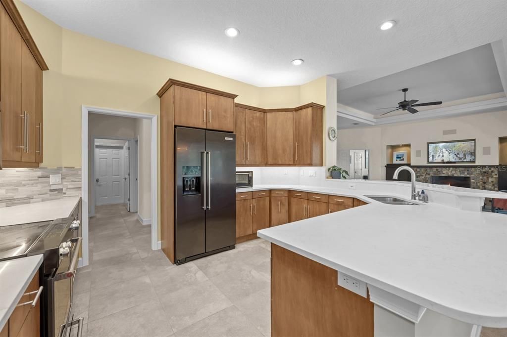 Activo con contrato: $1,275,000 (4 camas, 4 baños, 3501 Pies cuadrados)