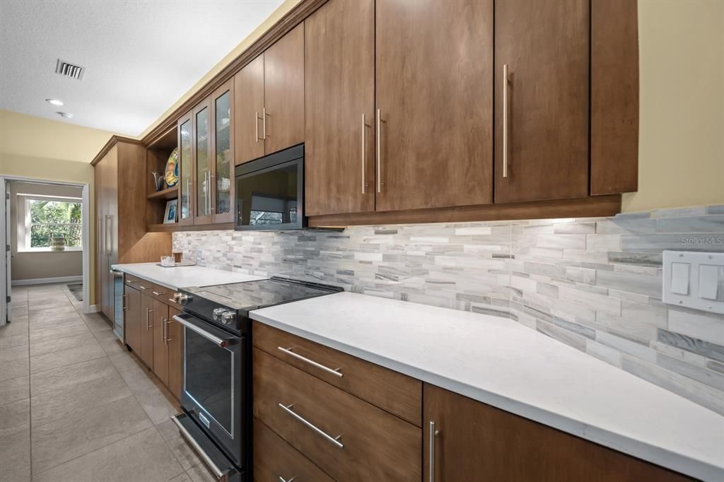 Activo con contrato: $1,275,000 (4 camas, 4 baños, 3501 Pies cuadrados)