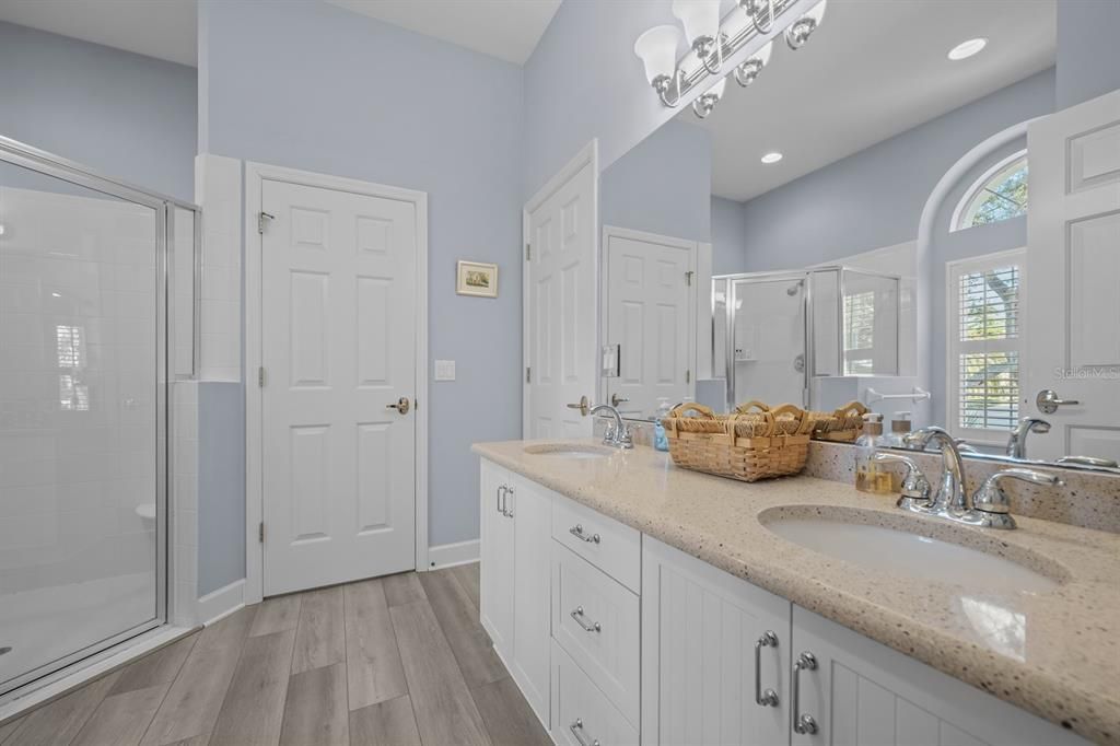 Activo con contrato: $1,275,000 (4 camas, 4 baños, 3501 Pies cuadrados)