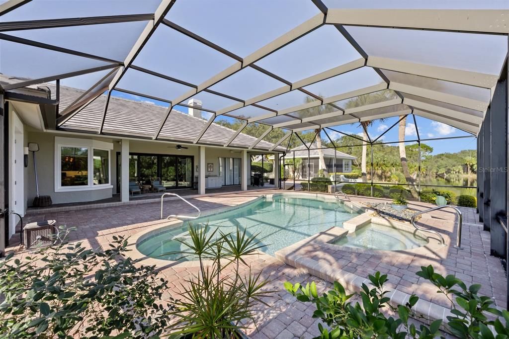 Activo con contrato: $1,275,000 (4 camas, 4 baños, 3501 Pies cuadrados)