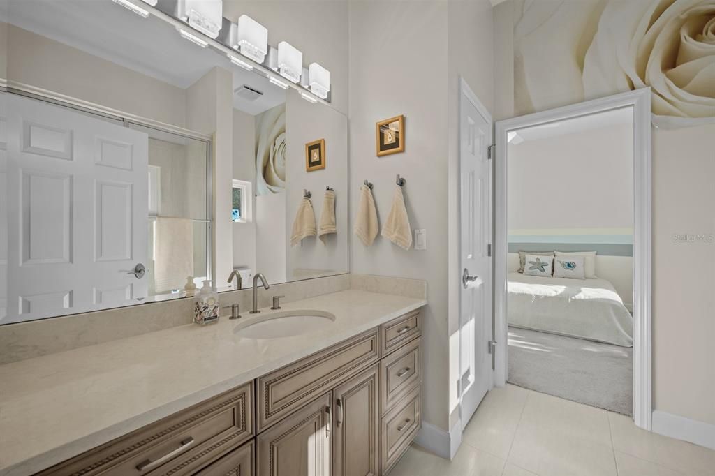 Activo con contrato: $1,275,000 (4 camas, 4 baños, 3501 Pies cuadrados)