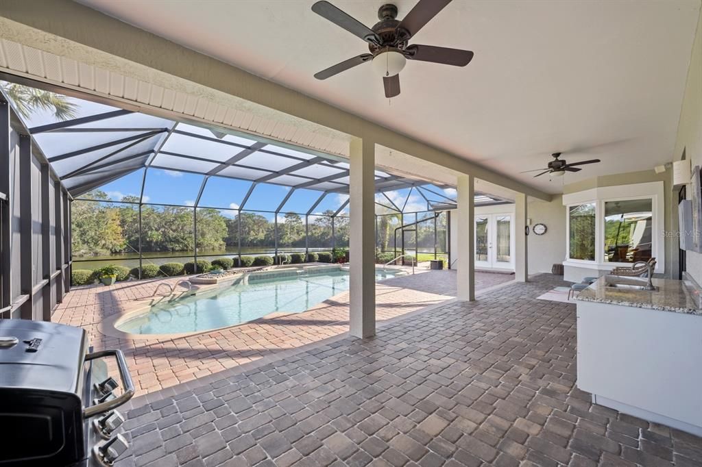 Activo con contrato: $1,275,000 (4 camas, 4 baños, 3501 Pies cuadrados)