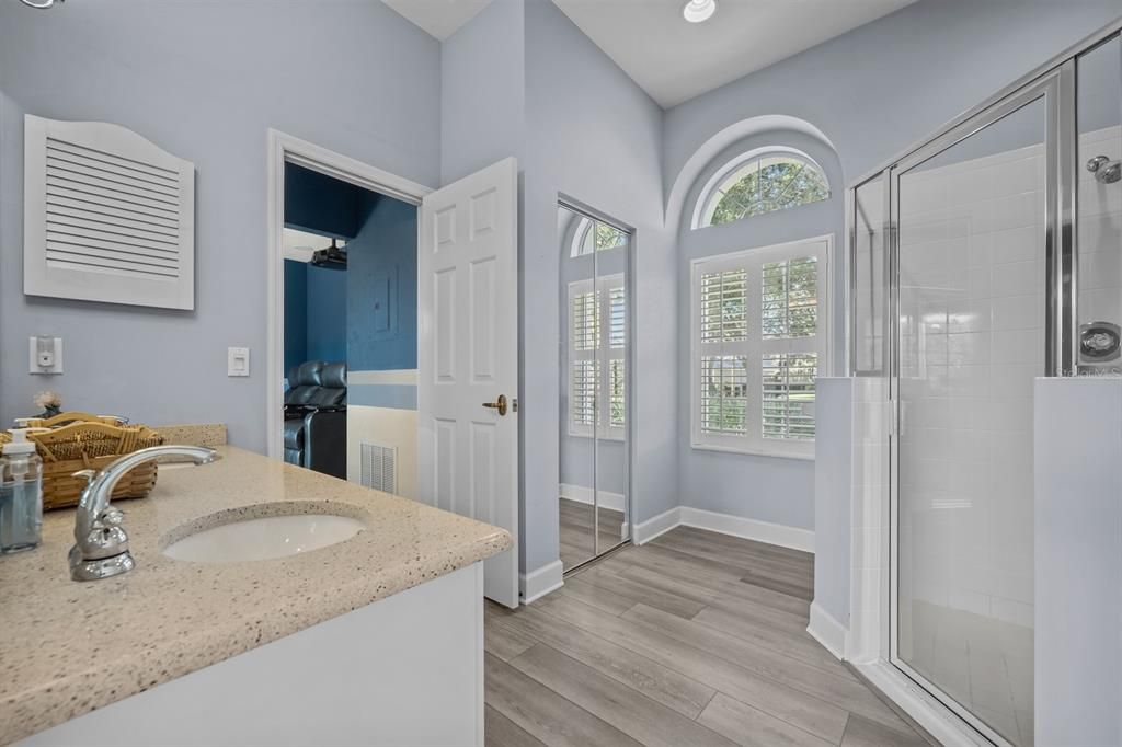 Activo con contrato: $1,275,000 (4 camas, 4 baños, 3501 Pies cuadrados)