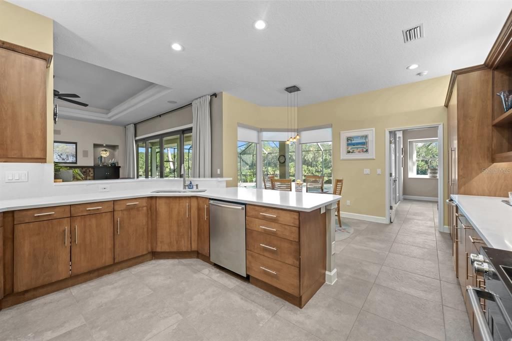 Activo con contrato: $1,275,000 (4 camas, 4 baños, 3501 Pies cuadrados)