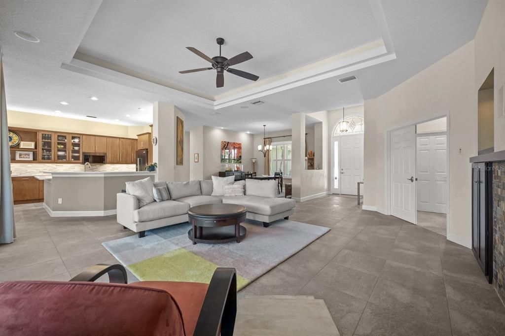 Activo con contrato: $1,275,000 (4 camas, 4 baños, 3501 Pies cuadrados)