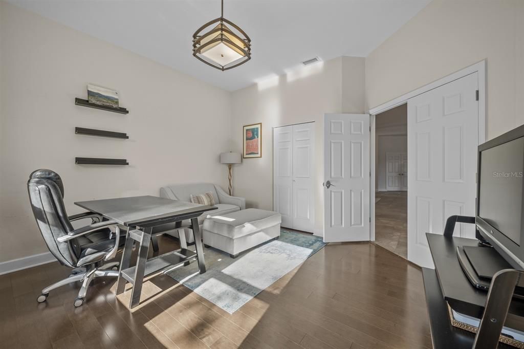 Activo con contrato: $1,275,000 (4 camas, 4 baños, 3501 Pies cuadrados)