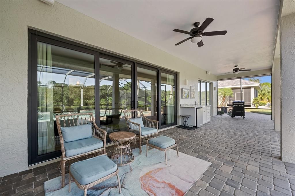 Activo con contrato: $1,275,000 (4 camas, 4 baños, 3501 Pies cuadrados)