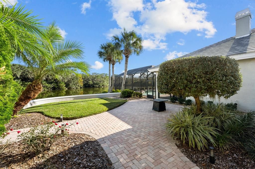 Activo con contrato: $1,275,000 (4 camas, 4 baños, 3501 Pies cuadrados)